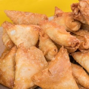 easy and quick chicken samosas